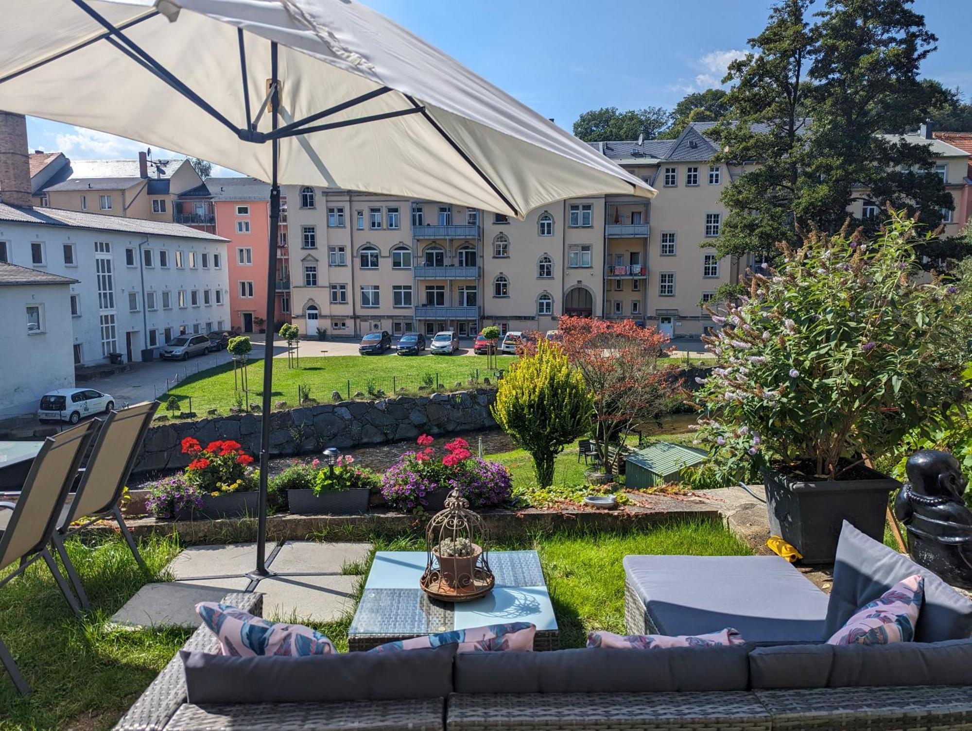 F2 - Urlaubsmagie Sauna, Whirlpool, Pool & Garten Sebnitz Kültér fotó